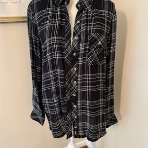 Tolani NWT Black and White Plaid Shirt. So cute! Just a little to tight 😞